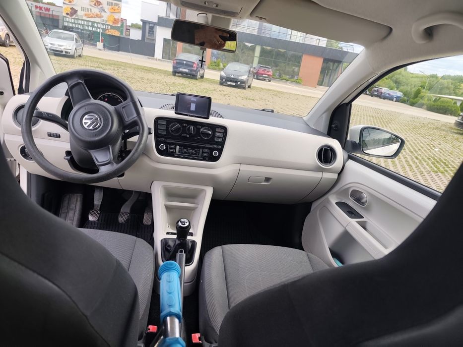 VOLKSWAGEN Up