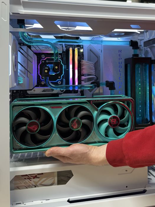 Asus RTX 5080 Rog Astral Hatsune Miku Edition