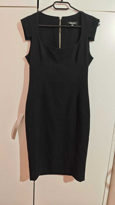 Черна рокля по тялото М размер