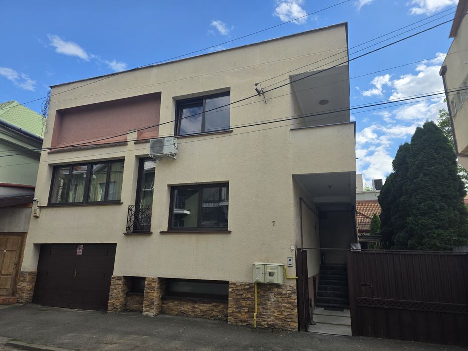 Proprietate ultracentrala, doua case, aprox. 250 mp