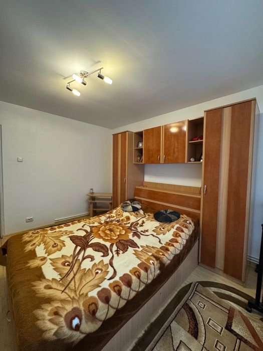 Vând mobila de dormitor in stare foarte bună