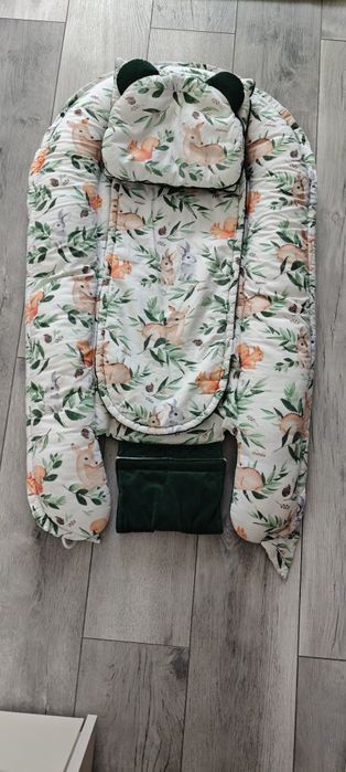 Vând Baby nest împreună cu 2 perne + o  păturică pentru bebe.