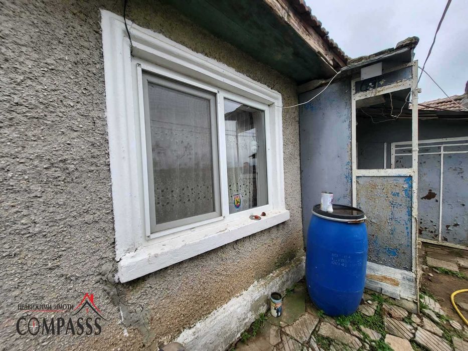 Къща с двор, с. Преселенци, Общ. Ген. Тошево - 25500евро!