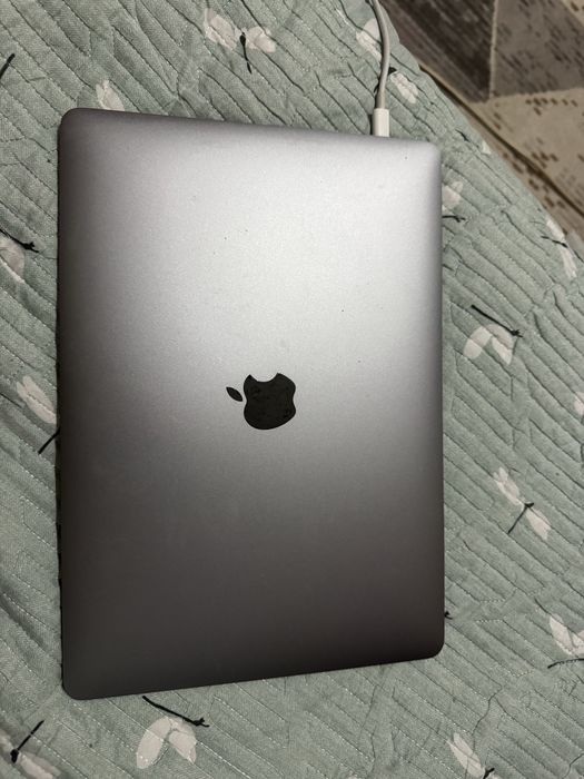 срочно! продам Macbook Air M1 (2020)