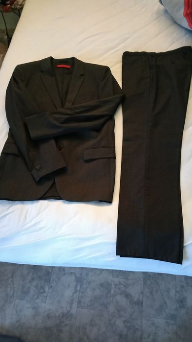 Мъжки костюм HUGO, 48 размер