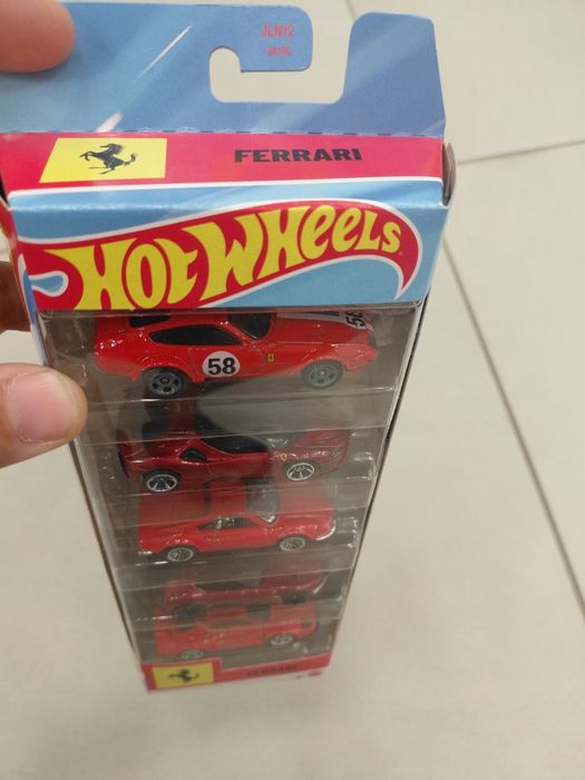 Ferrari set masini Hotwheels nou