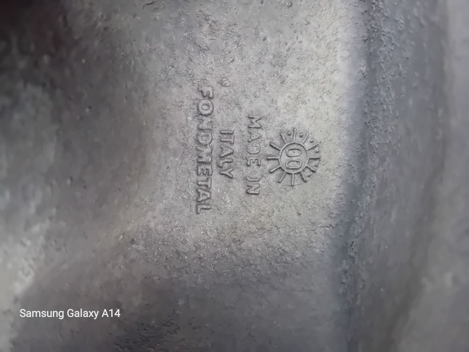 Vând cauciucuri 32x11,50x15