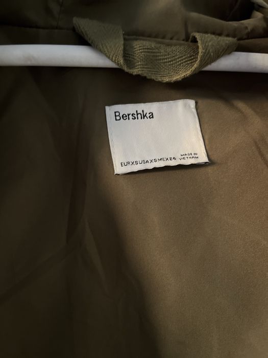 BERSHKA леко яке с качулка в каки цвят