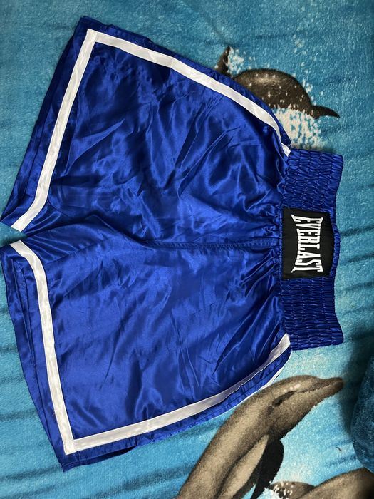 Vand 2 perechi de sorti Everlast( Negociabil)