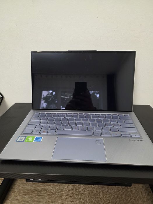Asus Zenbook 13 ux392F/ i7 / nvidia MX150 / 16gb ram