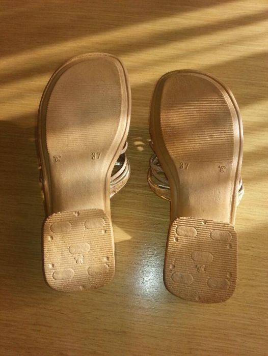 Намалени! Нови дамски чехли - номер 37