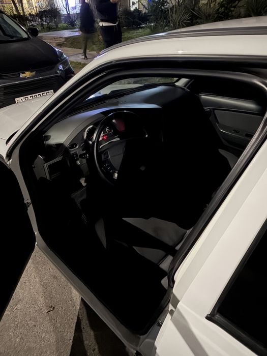 Nexia 2.  1.6 oq rang super kondicioner  204.000 probeg. Gaz yoq