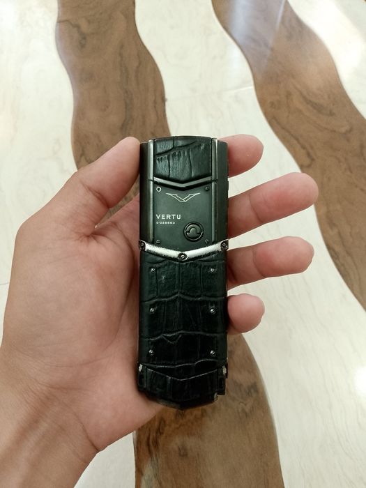 Vertu кожанный корпус