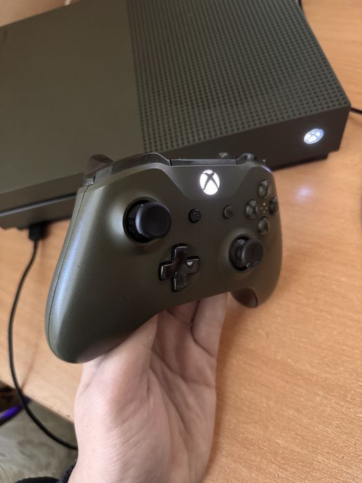 Продавам Xbox one s 1T