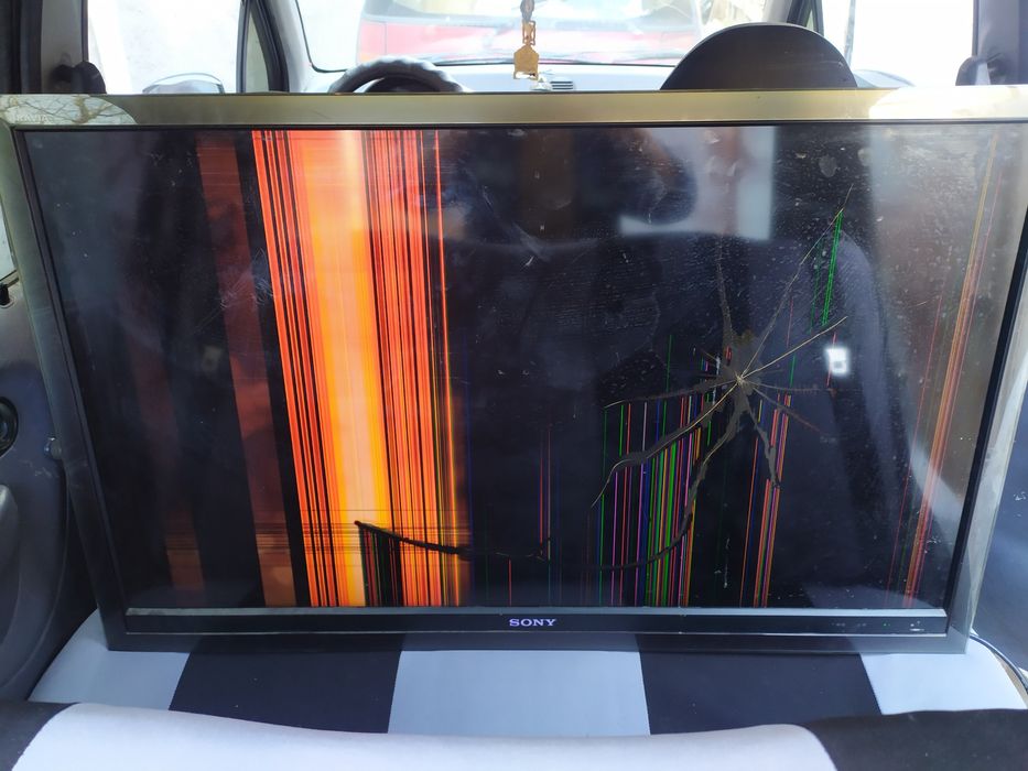 Продам телевизор на запчасти