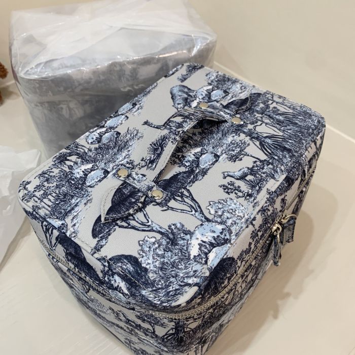 Травъл куфар Dior колекция Around the World нов запечатан със стикер