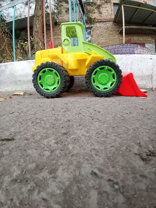 Продаю игрушку трактор!