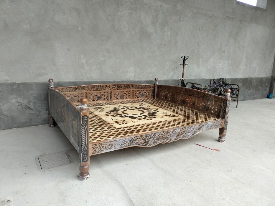 Сури тапчан карават