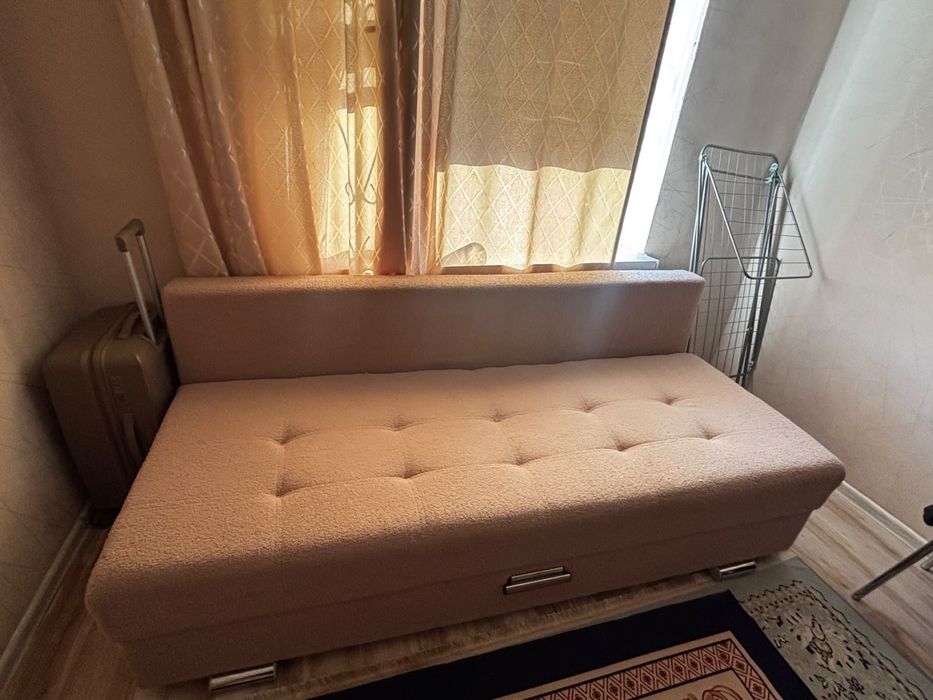 Диван раскладной , стол со стулями