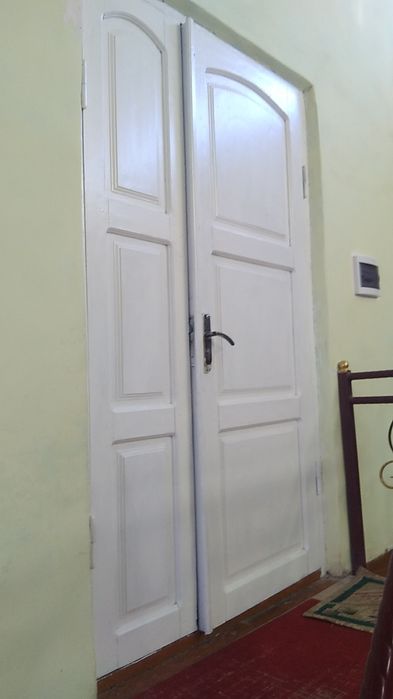 Deraza eshik sotiladi