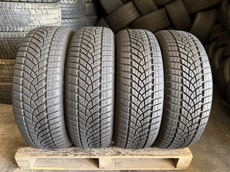 4 anvelope iarna 205/55/19 Goodyear ca NOI dot 2024!