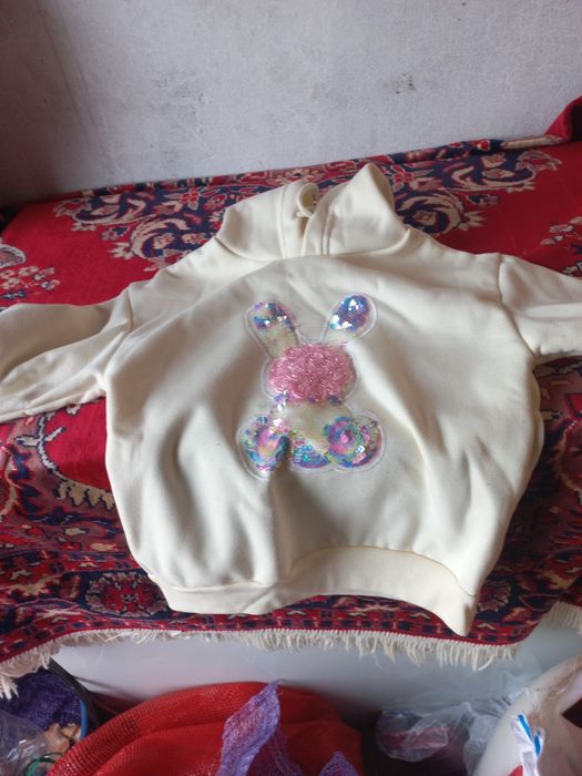 Продам костюмчики на девочку