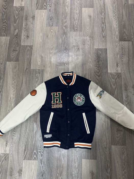 очень странные дела бомбер нетфилкс