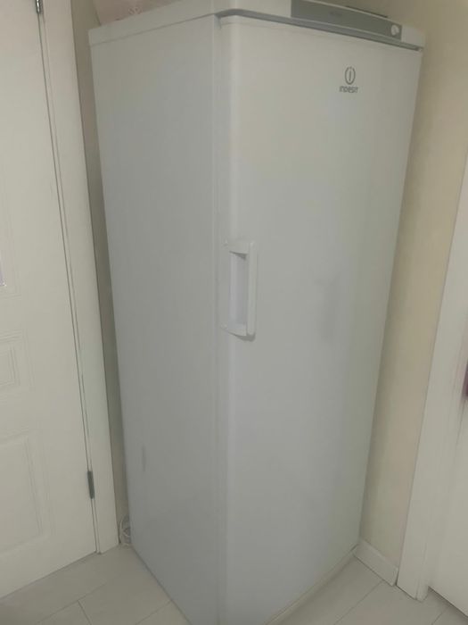 Продам морозильник Indesit