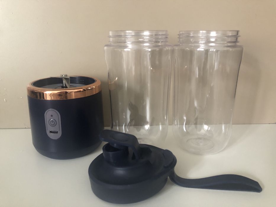 Mini blender portabil