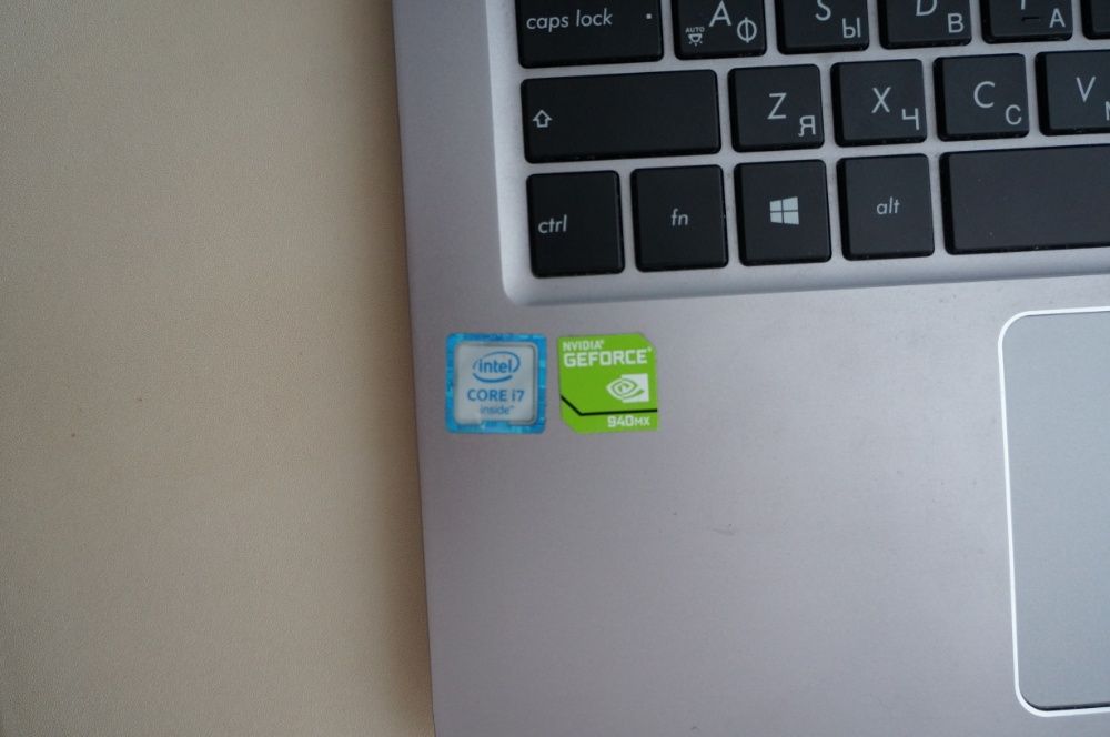 Ультрабук! Core I7! SSD + HDD! Диагональ 13.3!