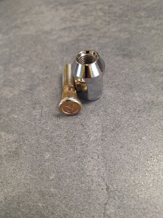 Шпилка с гайка за ключ 21 на  Хонда ЦРВ 3