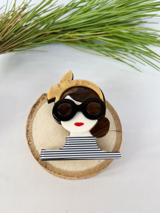 Дамски брошки