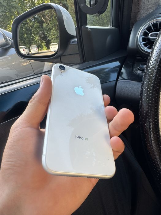 Iphone xr 64gbb.       .