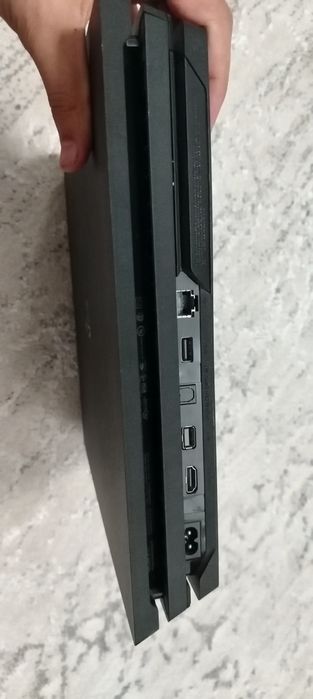Playstation 4 pro 2 tb