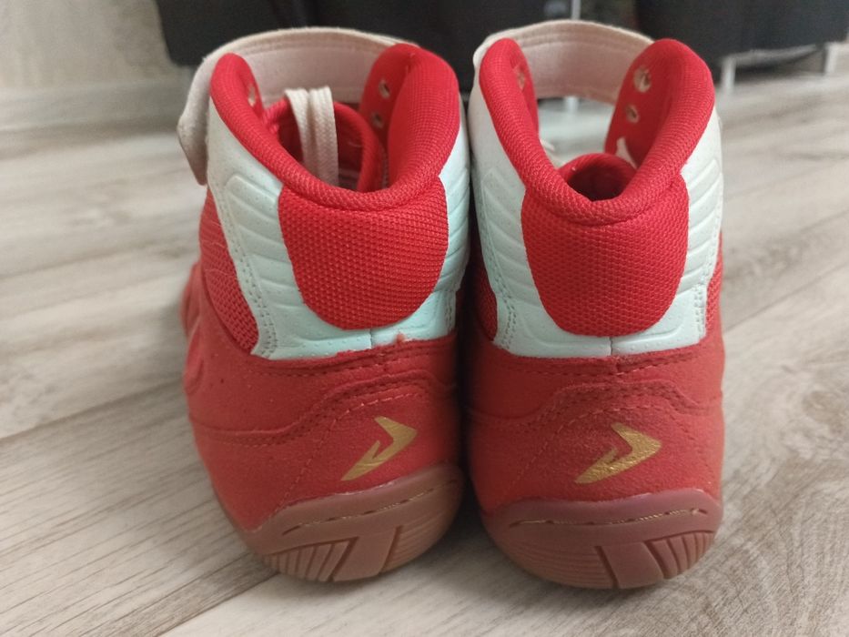 Продаю борцовки Demix