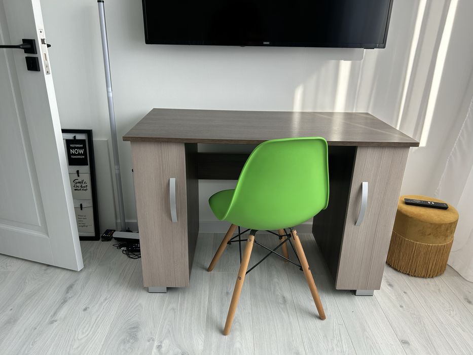 Birou cu doua spatii se depozitare + scaun