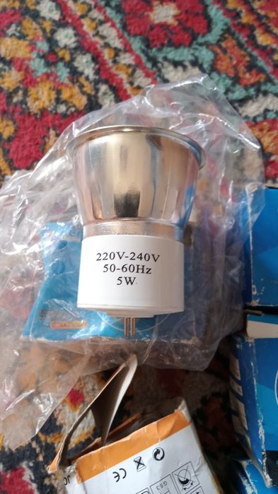 Продам лампочки светильники