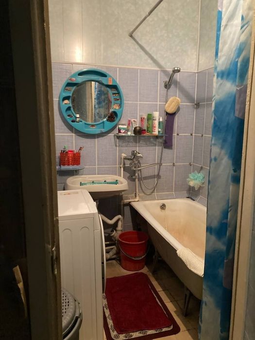 4/2/5 (2 этаж). Сергели 2. Квартира 92 м², дом панельный. Метро 500 м
