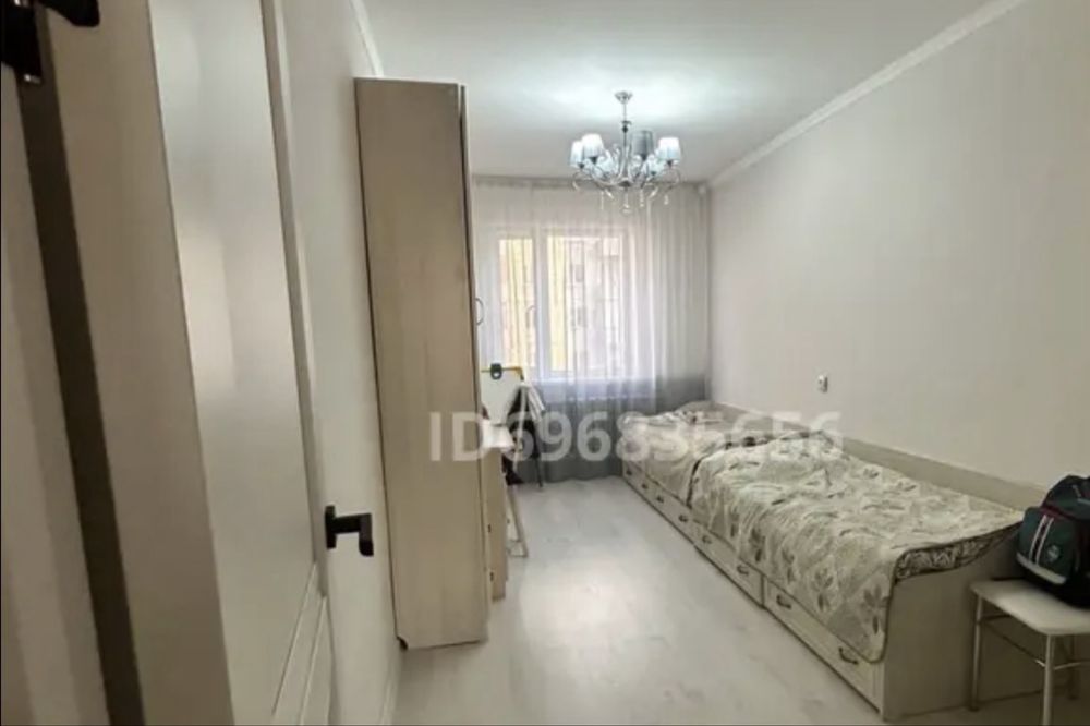 Продам детскую 3 шкафа 2 кровати