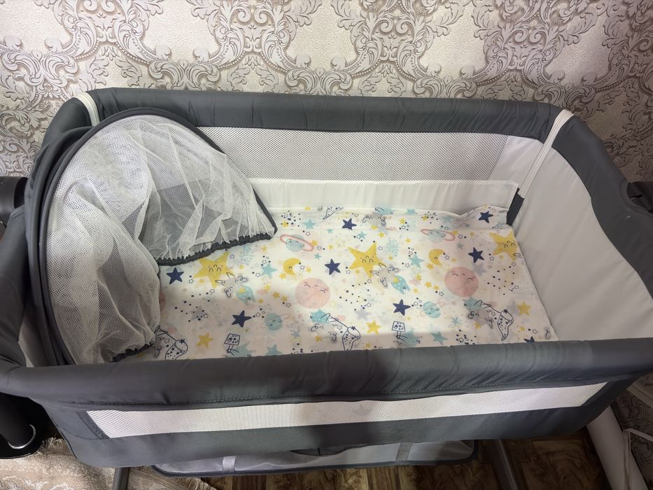 Детская кроватка-манеж