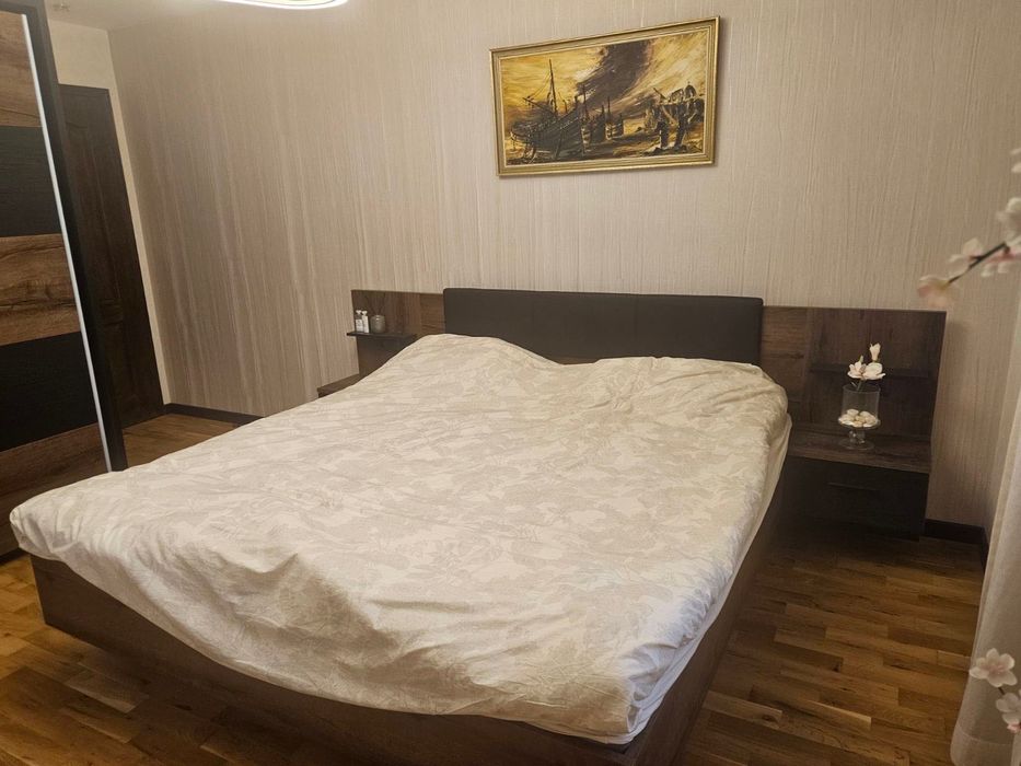 Дава се под наем Тристаен апартамент в Варна, Център - 110 кв.м за 1595.79 € - Снимка #10