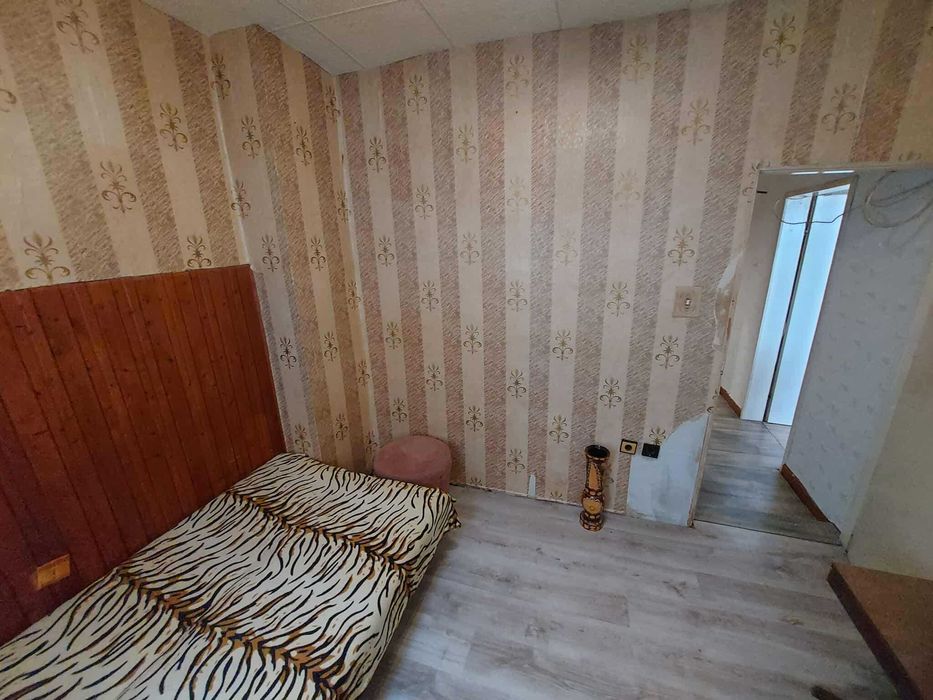 Двустаен апартамент, Пазара