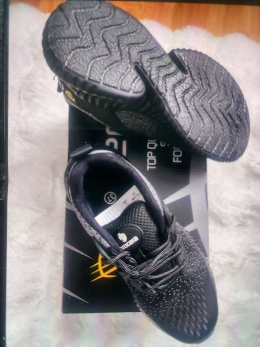 Vind pantofi de lucru cu protectie metalica