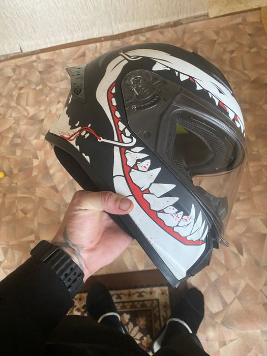 Продам мото шлем в отличном состоянии