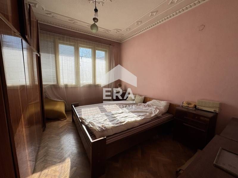 Продава се Четиристаен апартамент в Силистра, Център - 110 кв.м за 529 €/кв.м - Снимка #1