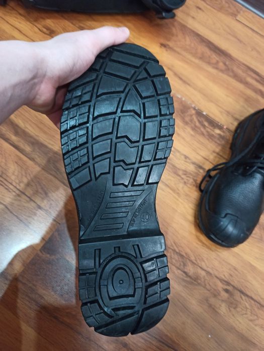 Новые ботинки 40 размер