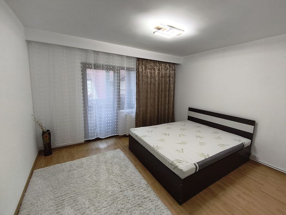 Închiriez apartament 4 camere, Deva