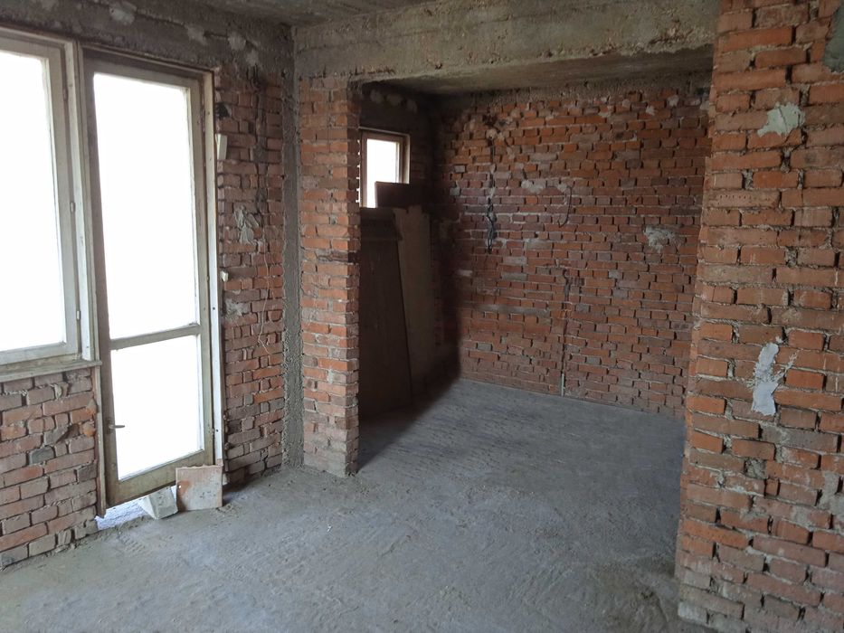 Етаж от къща продавам.