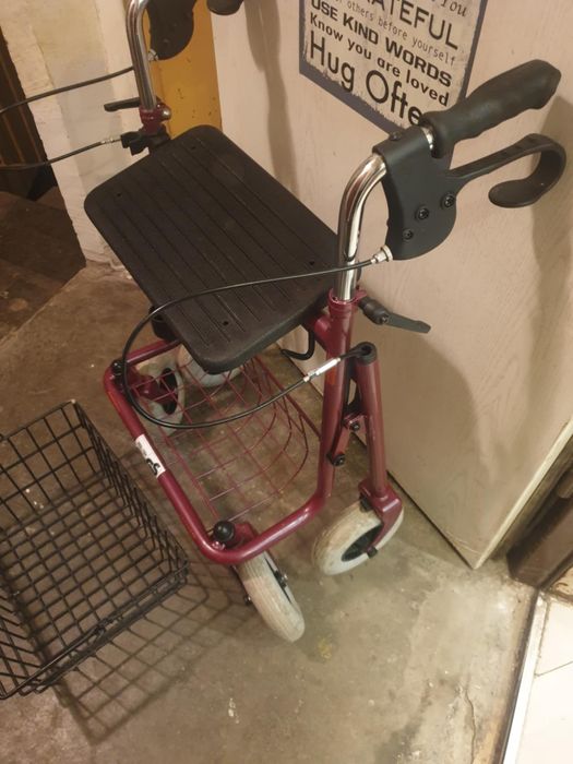 Проходилка / ролатор за възрастни