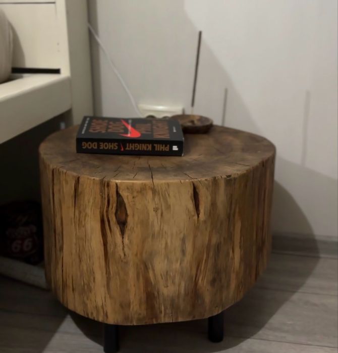 Masa de cafea din lemn lucrata manual.